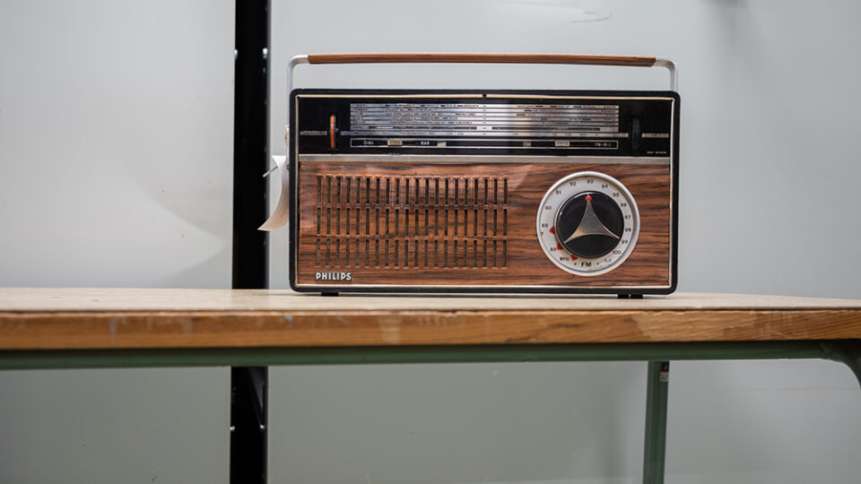 En gammal radioapparat.